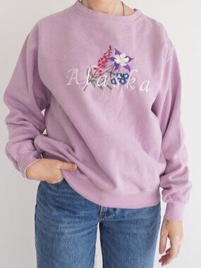 Vintage PR Attire Lavender Alaska Trip Floral Embroidered Tourist Sweatshirt S